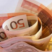 Val de scumpiri în România, cauzate de o creștere istorică euro