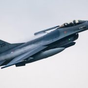 NATO anunță că trimite mai multe nave și avioane de luptă în Europa de Est pentru a-și întări apărarea