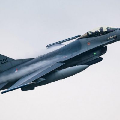 NATO anunță că trimite mai multe nave și avioane de luptă în Europa de Est pentru a-și întări apărarea