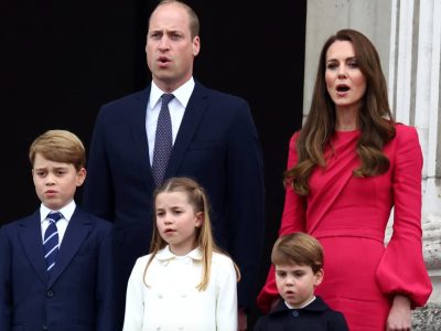 Prințul George va fi obligatoriu separat de Prințesa Charlotte. De când intră în vigoare regula regală