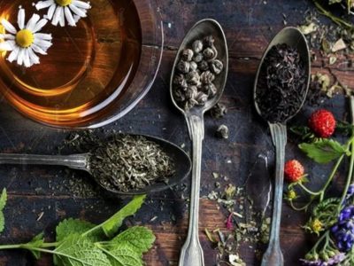 Ceaiul care ne poate scăpa de firele albe de păr. În 20 de minute putem avea un păr sănătos și frumos