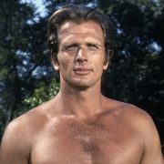 A murit Ron Ely, actorul care l-a interpretat pe Tarzan în anii '60. A fost mușcat de un leu în timpul filmărilor