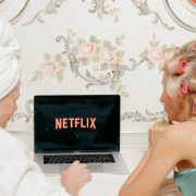 Filmul care a luat cu asalt topul Netflix. A debutat pe primul loc în box office și a fost lăudat de critici