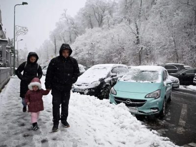 S-a emis cod roșu de vreme severă, ninsori abundente și viscol. Vizibilitatea va fi ZERO. Stați în case