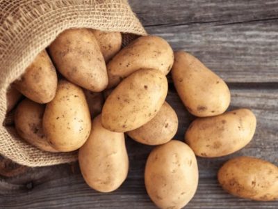 Cum este bine să ținem, de fapt, cartofii ca să nu încolțească. Trucul care te va ajuta să ai cartofi buni toată iarna