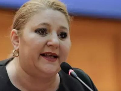 Diana Șoșoacă s-ar fi filmat în direct într-o cabină de vot din Capitală. Poliţia investighează imaginile