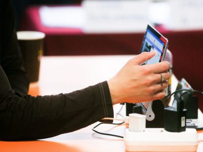 Breaking news. ”Au început să ne dea afară observatorii de la numărătoare”(n.r. la numărătoarea voturilor la Alegerile Parlamentare)