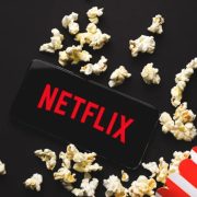 Comedia romantică de pe Netflix care i-a cucerit pe abonați. A fost adăugată recent și se află pe locul 1