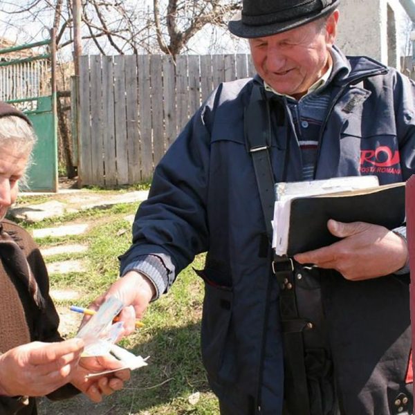 Când începe distribuirea pensiilor pentru luna ianuarie. Anunțul făcut de Poşta Română