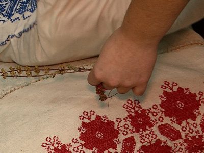 Când se pune busuioc sub pernă ca să-ți visezi ursitul în 2025