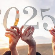 Horoscop 2025. Zodiile care îşi vor schimba locul de muncă în acest an și care vor evolua profesional, iar la capitolul bani se vor desurca grozav