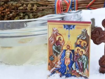 Ce trebuie să faci cu apa sfințită rămasă după Bobotează pentru protecție și binecuvântare continuă