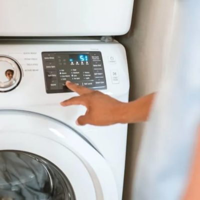 Metoda simplă prin care îți poți spăla hainele dacă ai rămas fără detergent. Toate gospodinele trebuie să cunoască acest truc