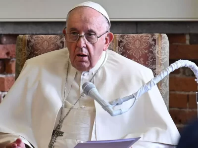 Din păcate este vorba de Papa Francisc. Medicii n-au reușit...