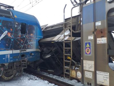 Grav accident feroviar în România. Salvatorii intervin chiar acum, dar din păcate au descoperit o victimă decedată. Actualizare