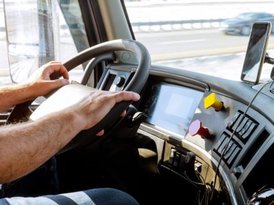 Se introduce taxă pentru românii cu mașini vechi. Șoferii vor plăti un impozit anual