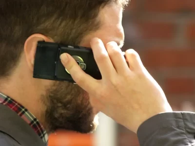 Care este cuvântul pe care nu trebuie să îl rostești niciodată când vorbești la telefon. Ce spun cei de la OCU