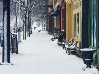 Ploi și ninsori azi în aproape toată țara. De luni, vremea se schimbă radical