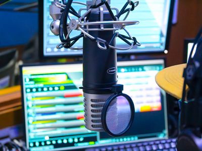 Se închide un cunoscut post de radio din România. CNA i-a retras licenţa