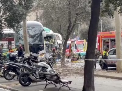 Două autocare s-au ciocnit. Accident îngrozitor sunt peste 50 de victime