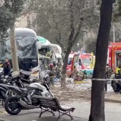 Două autocare s-au ciocnit. Accident îngrozitor sunt peste 50 de victime