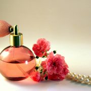 5 detalii care îți arată că un parfum este contrafăcut. Nu le neglija