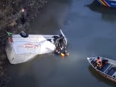 Microbuzul care a plonjat în Dunăre a fost adus la mal. Cine este șoferul și ce făcea la volan înainte de eveniment