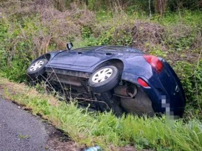 Doi copii și mama lor, la spital după un accident spectaculos în Hunedoara. A fost chemat elicopterul SMURD
