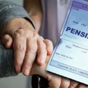 Casa de Pensii își oprește activitatea în mai! Pensiile întârzie, actele blocate