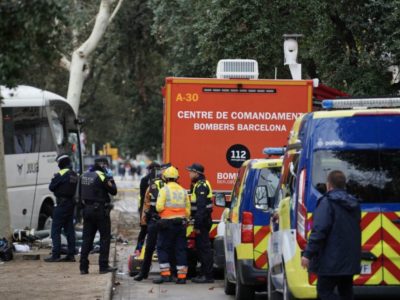 Accident îngrozitor. Un autocar plin ochi cu pasageri s-a ciocnit violent cu o mașină. Intervenție de urgență, sunt multe victime și morți
