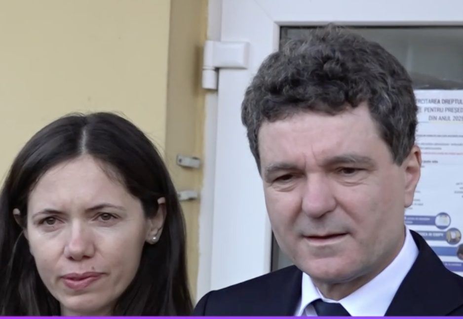 Nicușor Dan s-a dus la vot alături de partenera sa de viață