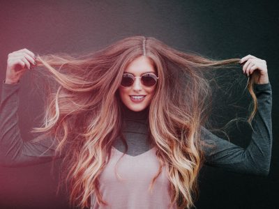 Nuanța de păr care face furori în această vară. Și vedetele au început să se vopsească așa. Se potrivește perfect pentru doamnele de 45+
