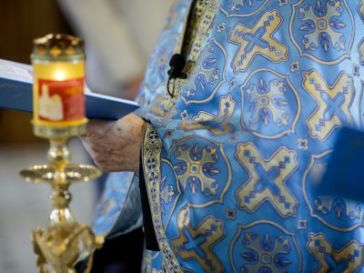 Preoții care cer bani pentru înmormântări sau căsătorii pot fi dați afară din biserică. Iata unde îi poți reclama