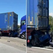 A fost activat Planul Roşu de Intervenţie în România. Au fost implicate trei TIR-uri şi cinci autoturisme
