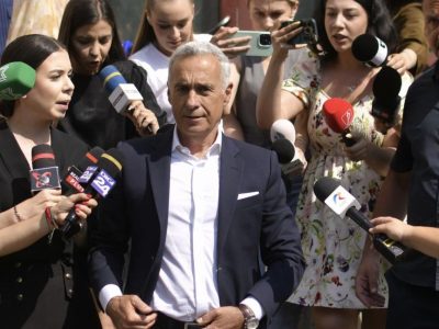 Călin Georgescu face acuzații dure. Ce se întâmplă chiar acum cu fostul candidat, abia a ieșit de la instanță