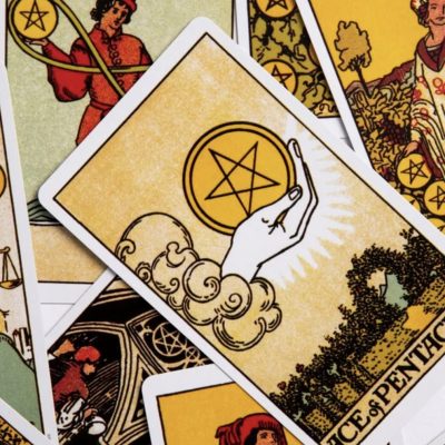 Tarot zodii luna iulie. Un nativ scapă de necazuri, altul începe o nouă viață. Peste cine se revarsă norocul
