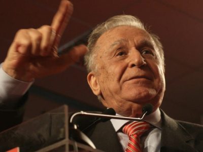 Ion Iliescu mătură pe jos cu Călin Georgescu