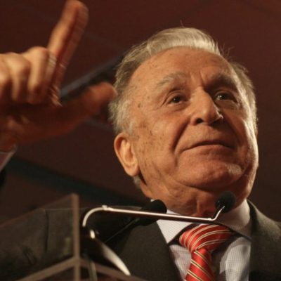 Ion Iliescu mătură pe jos cu Călin Georgescu