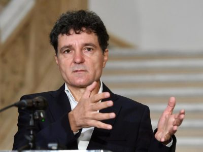 Președintele Nicușor Dan a semnat, miercuri, primele trei decrete în calitate de președinte. Ce LEGI surpriză a adoptat