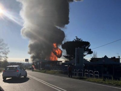 O noua tragedie zguduie lumea! Sunt cel puțin 20 de răniți, o explozie a distrus totul în cale