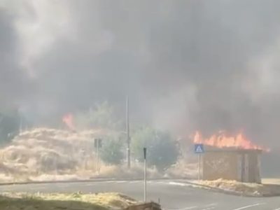 O noua tregedie zuduie România. Arde un cartier de blocuri cu mii de oameni