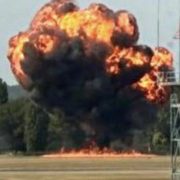 Un avion a explodat într-o bilă uriașă de foc, la scurt timp de la decolare. Nu se știe câți oameni erau la bord
