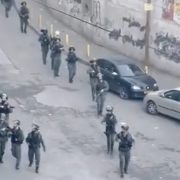 O mașină a intrat inteționat într-un grup foarte mare de oameni. Sunt foarte mulți răniți. Alertă de gradul zero