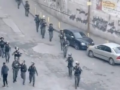 O mașină a intrat inteționat într-un grup foarte mare de oameni. Sunt foarte mulți răniți. Alertă de gradul zero