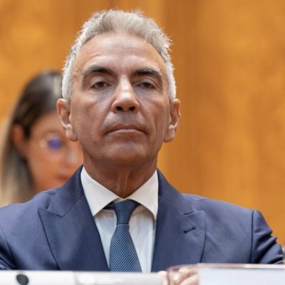 De ce are imunitate Dragoș Anastasiu în cazul darării și luării de mită funcționarei de la ANAF