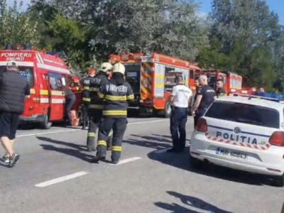 Accident îngrozitor între un microbuz plin de pasageri și un TIR. Planul Roșu este activat, se chinuie sa îi salveze