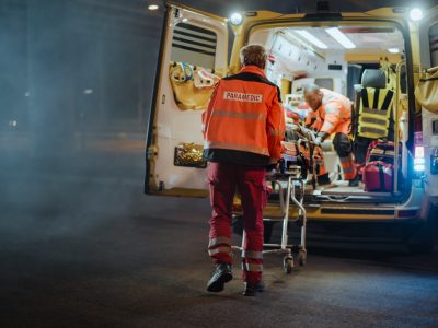 Accident înfiorător pe o șosea din România. Impactul a fost fatal pentru un șofer, iar alte persoane sunt rănite