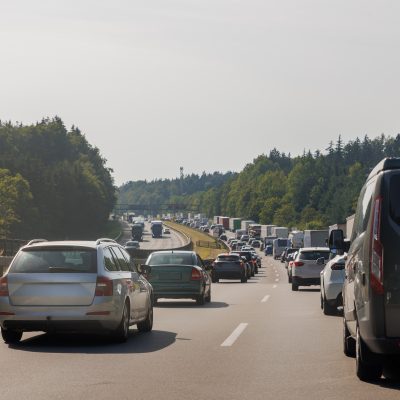 Modificări importante în această țară tranzitată zilnic de români. Se introduce vinieta de o zi și cresc amenzile rutiere