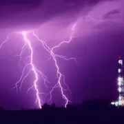 Natura se dezlănțuie! Meteorologii au emis cod roșu! Sunt anunțate furtuni puternice, descărcări electrice și grindină în mai multe județe din România