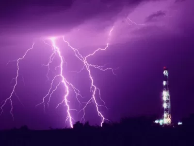 Natura se dezlănțuie! Meteorologii au emis cod roșu! Sunt anunțate furtuni puternice, descărcări electrice și grindină în mai multe județe din România